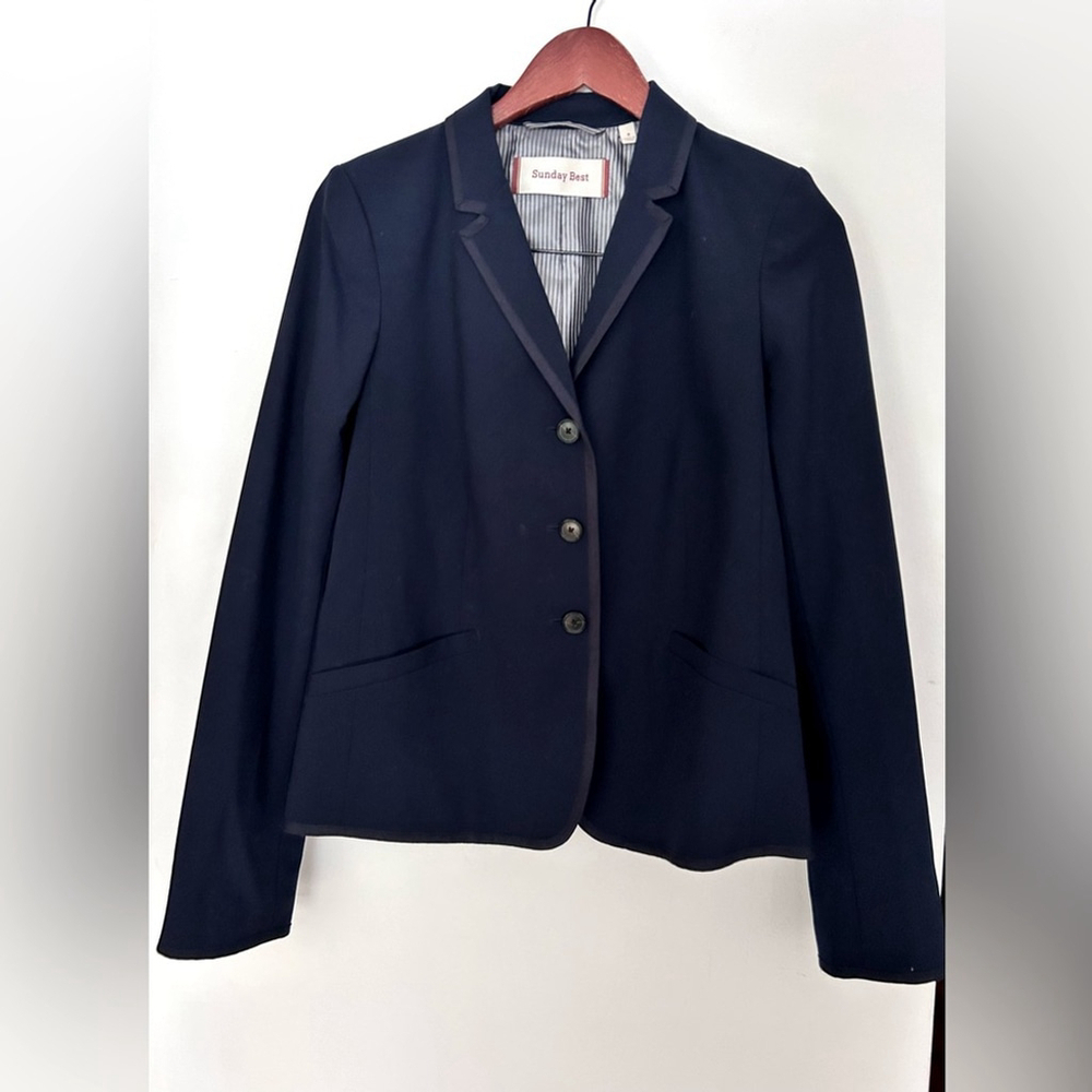 Aritzia Sunday Best navy blue blazer size 8 classic